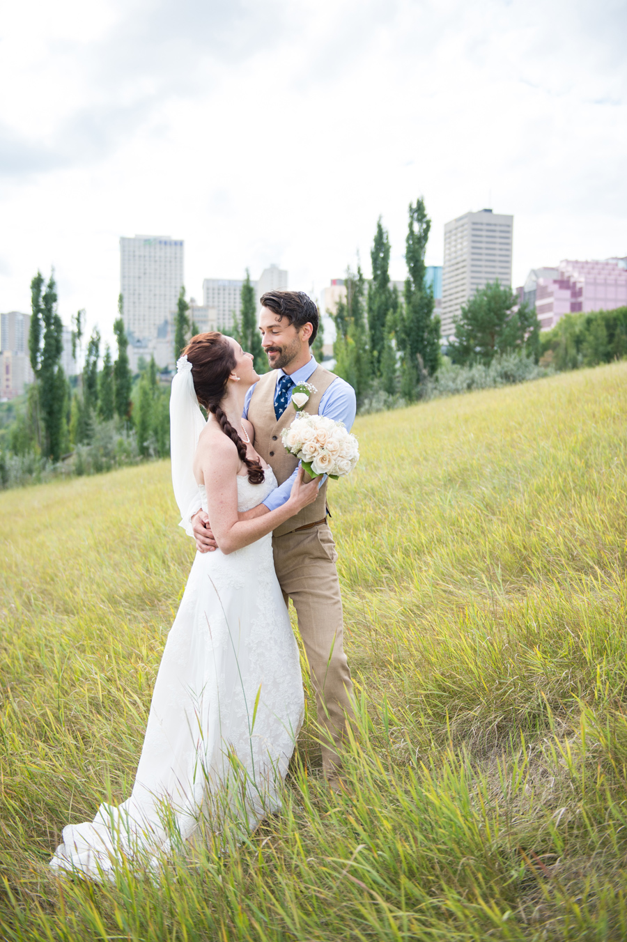 ERIN-SWEET-PHOTOGRAPHY-EDMONTON-ROMANTIC-WEDDING-LOUISE-MCKINNEY-PARK-PHOTOS011