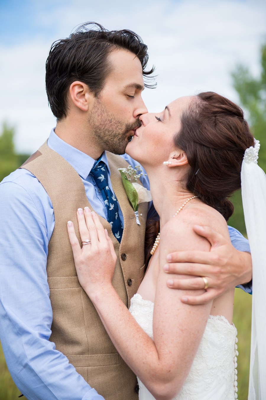 ERIN-SWEET-PHOTOGRAPHY-EDMONTON-ROMANTIC-WEDDING-LOUISE-MCKINNEY-PARK-PHOTOS014